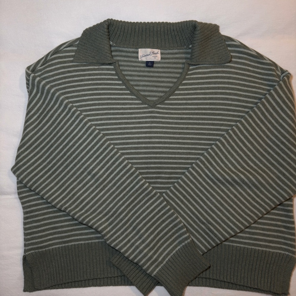 Universal Thread Green Striped V-Neck Sweater